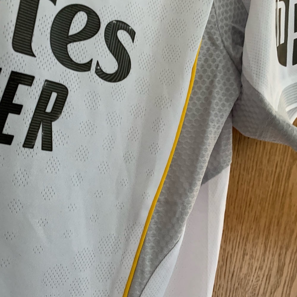 Real Madrid 2025/2026 Jerseys - Picture 10 of 15